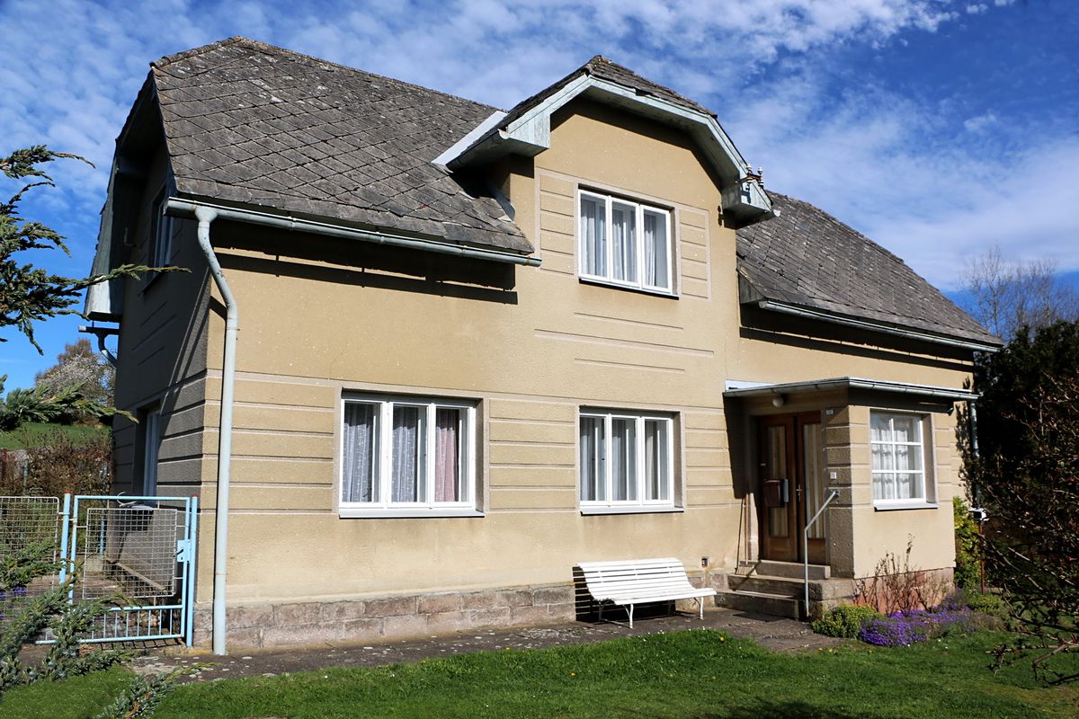 Prodej rodinného domu 185 m², pozemek 2222 m²