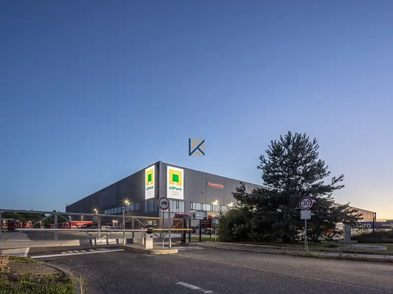 Pronájem obchodního prostoru 1144 m², Kozomín – náhled fotky 1
