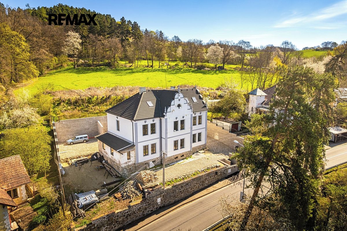 Prodej vily 550 m², pozemek 1119 m² – fotografie 2