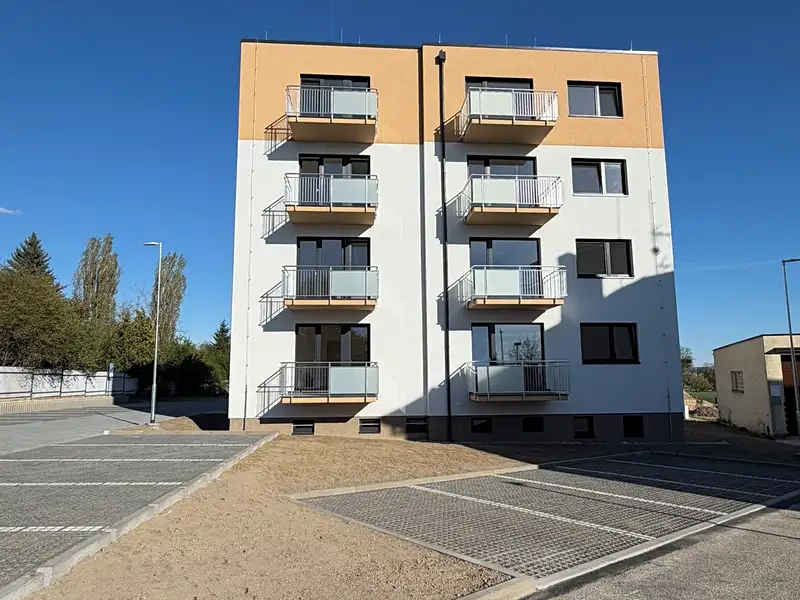 Prodej bytu 1+kk 25 m², Holice – náhled fotky 3