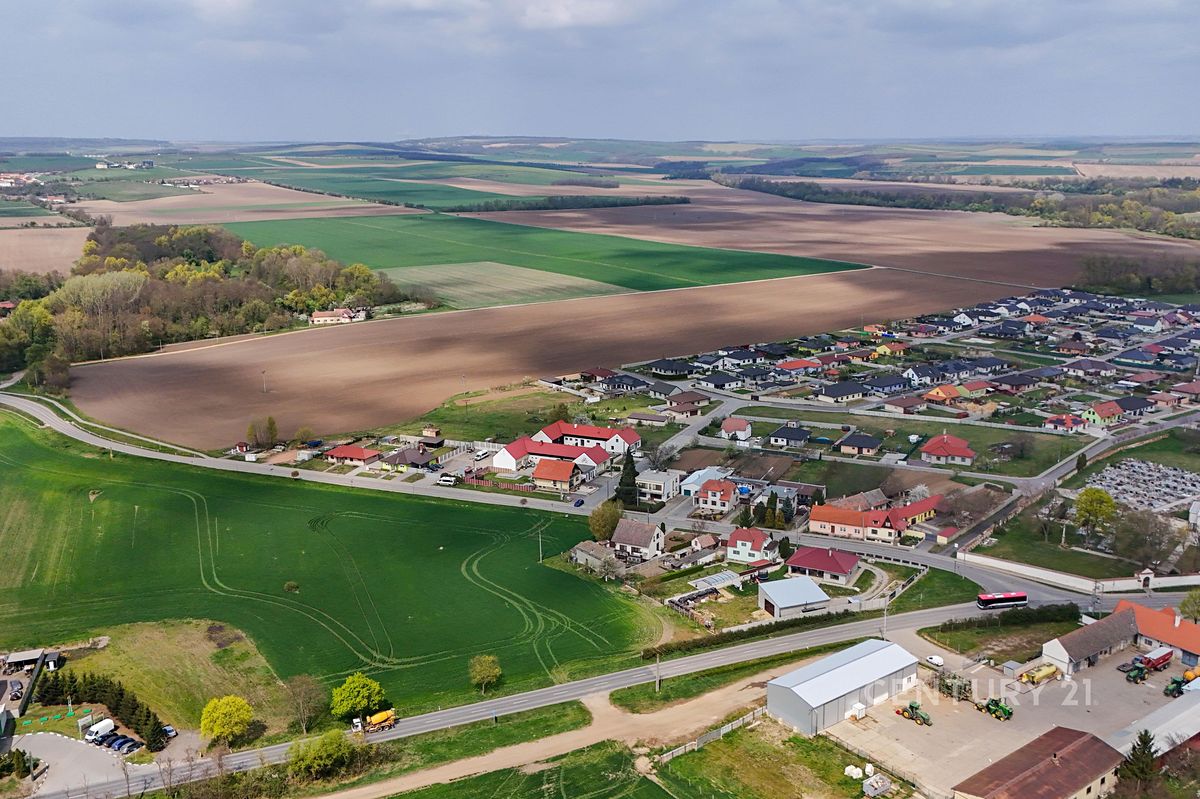 Prodej stavebního pozemku 2756 m² – fotografie 3