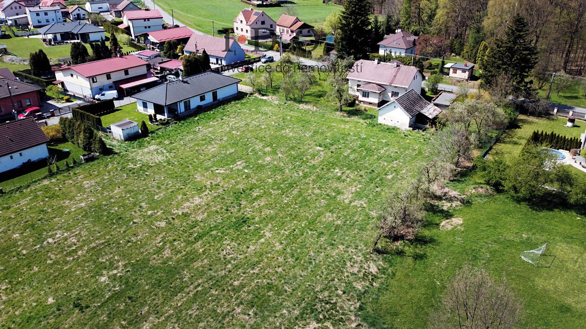 Prodej stavebního pozemku 935 m² – fotografie 3
