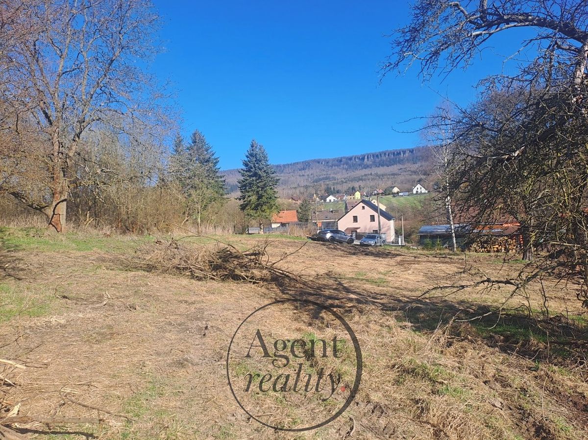 Prodej stavebního pozemku 810 m² – fotografie 3