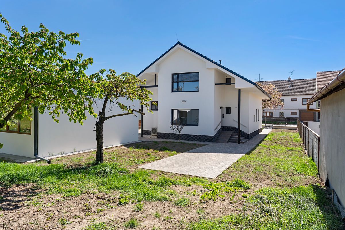 Prodej rodinného domu 200 m², pozemek 1595 m² – fotografie 5