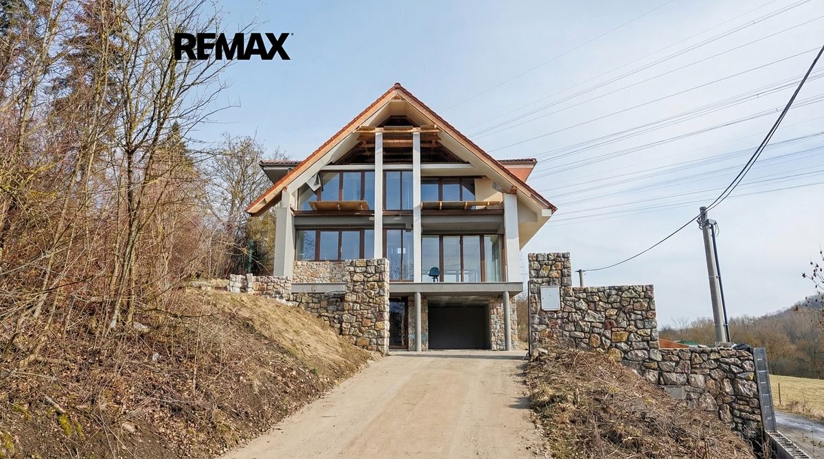 Prodej vily 260 m², pozemek 2681 m² – fotografie 2