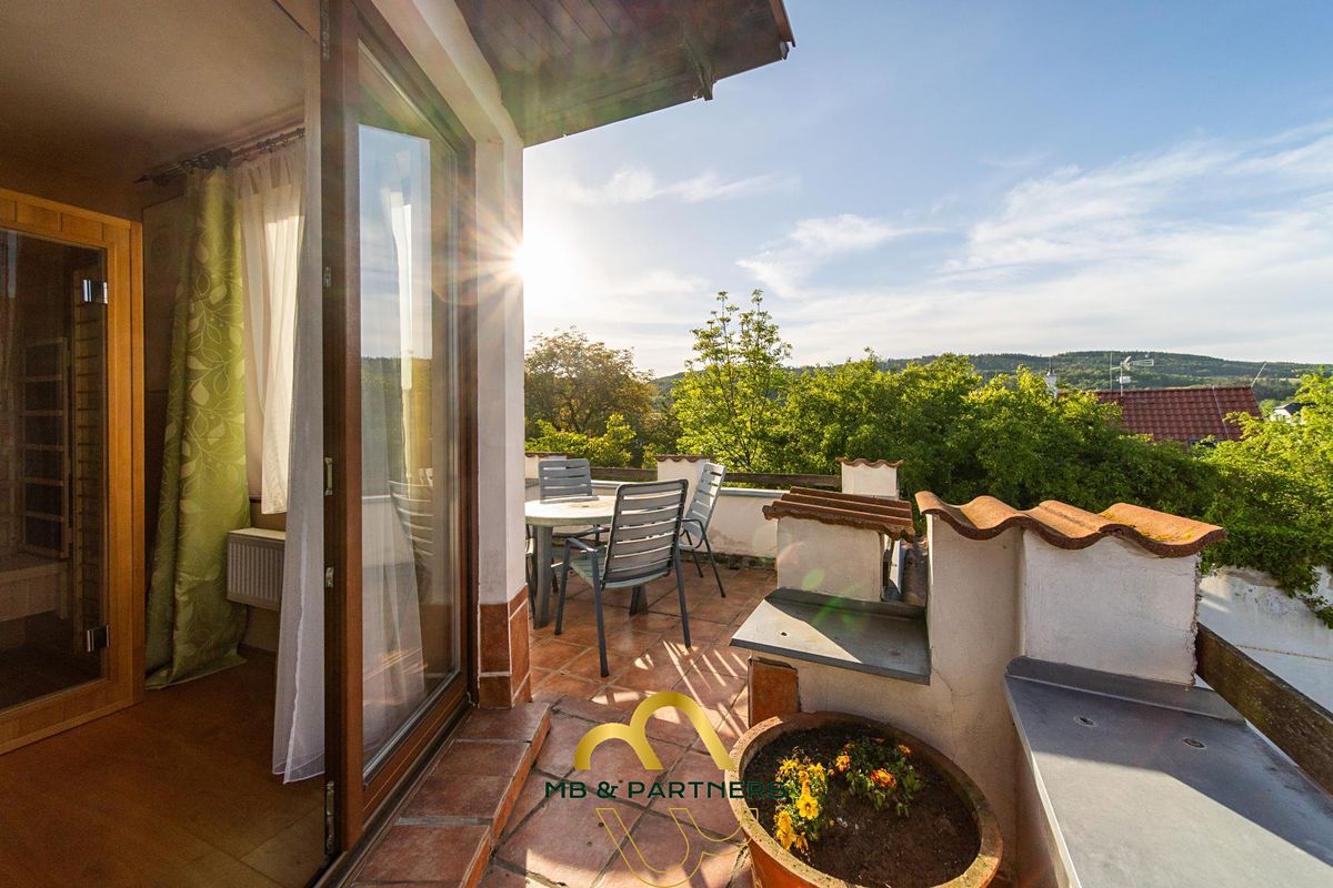 Prodej rodinného domu 232 m², pozemek 978 m² – fotografie 3