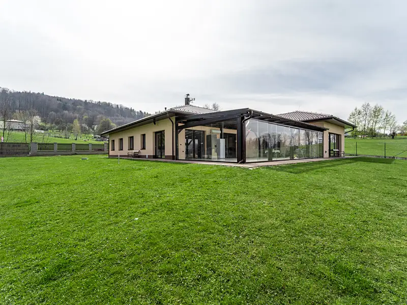 Prodej rodinného domu 241 m², pozemek 4418 m², Dobratice – náhled fotky 1