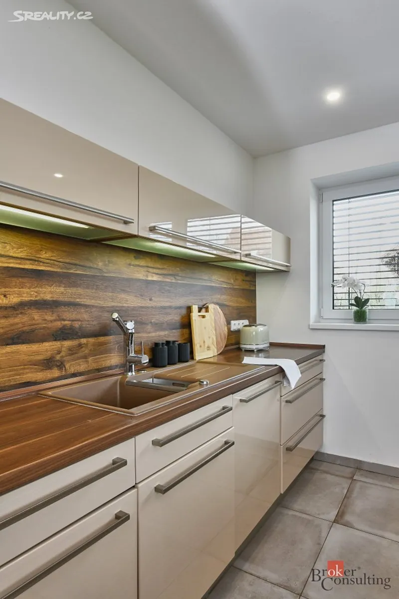 Pronájem rodinného domu 180 m², pozemek 1270 m² – pohled 6