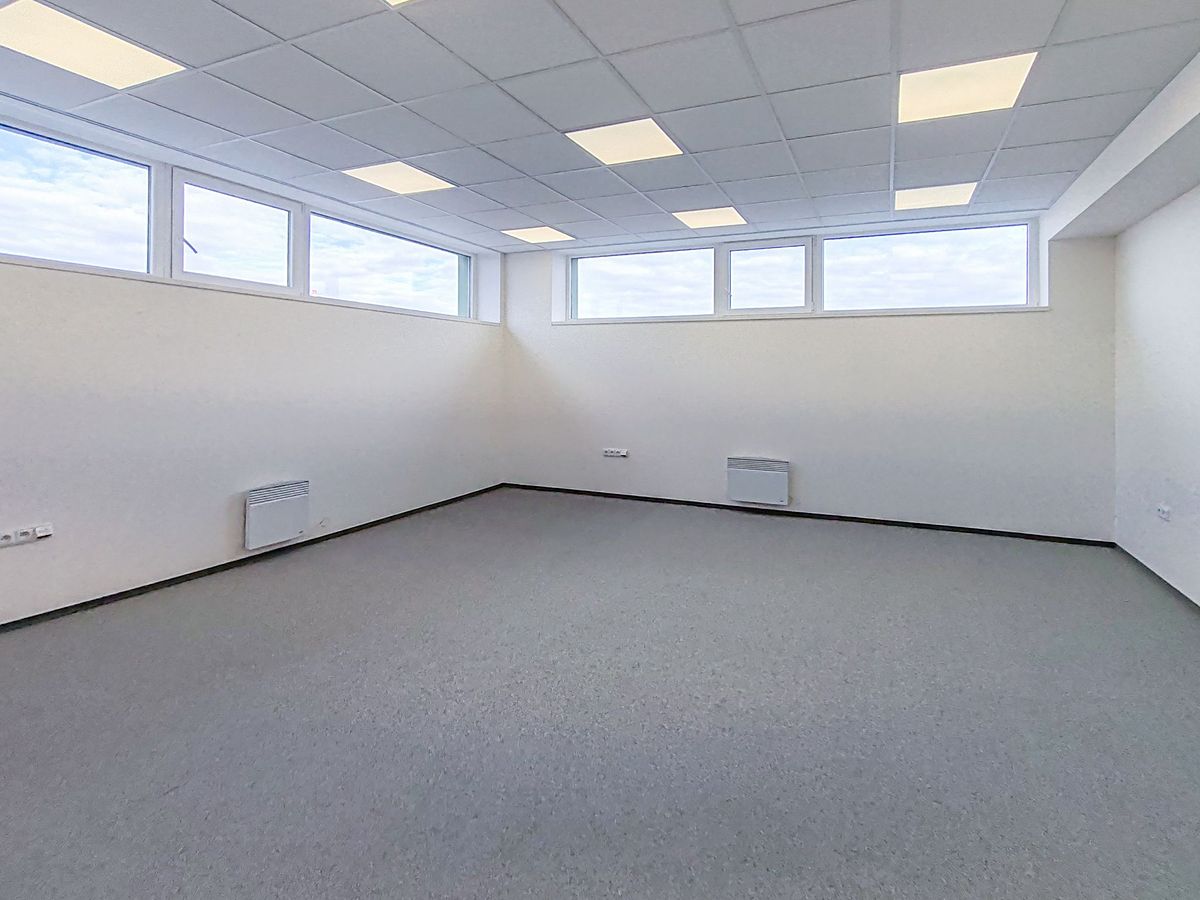 Pronájem kanceláře 394 m² – fotografie 3