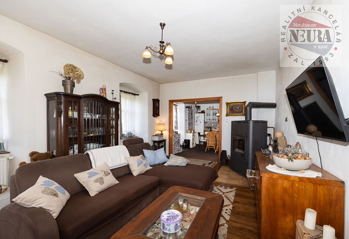 Prodej rodinného domu 325 m², pozemek 1864 m² – fotografie 5