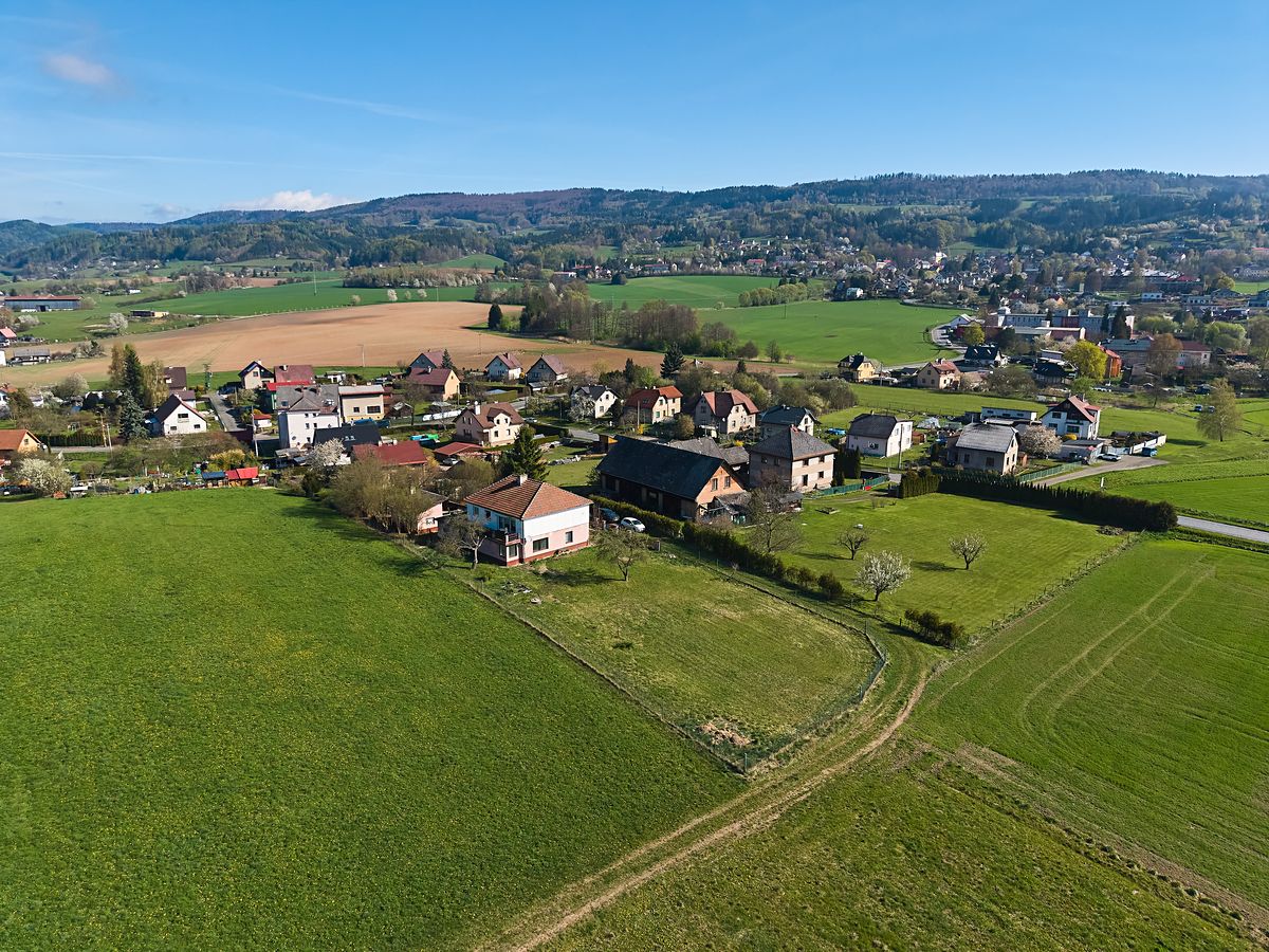 Prodej rodinného domu 240 m², pozemek 2173 m² – fotografie 3