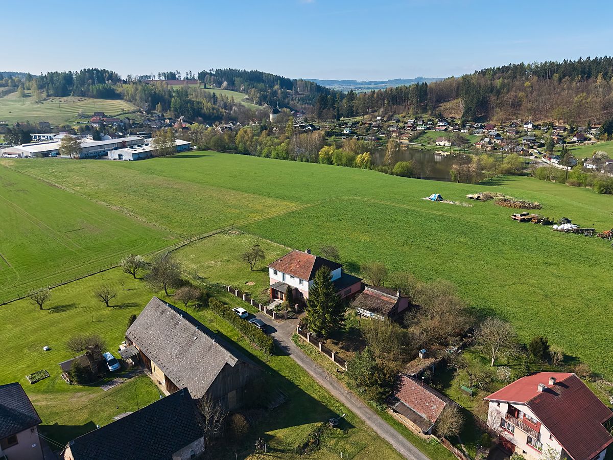 Prodej rodinného domu 240 m², pozemek 2173 m² – fotografie 2