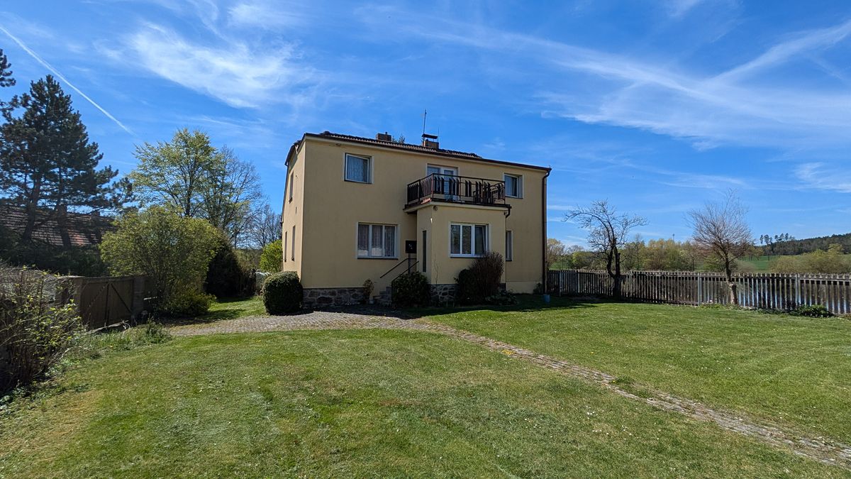 Prodej rodinného domu 180 m², pozemek 614 m² – fotografie 2