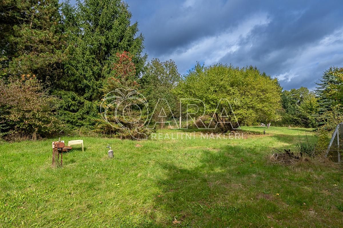 Prodej stavebního pozemku 1100 m² – fotografie 3