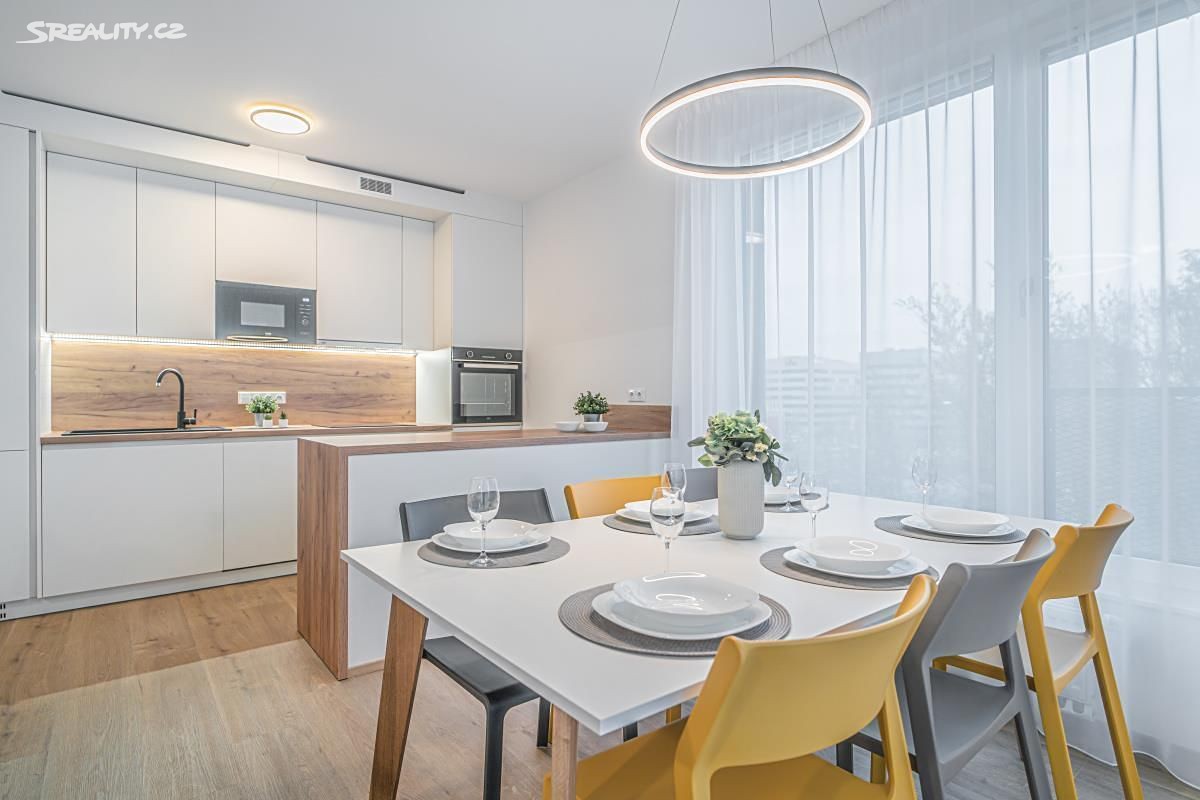 Pronájem bytu 2+1 55 m², Praha