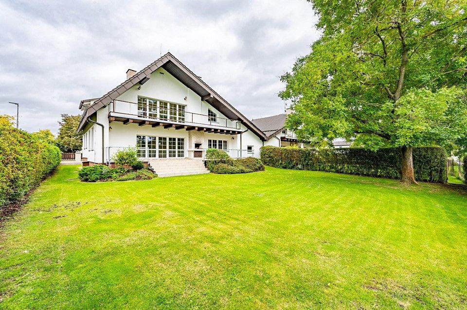 Pronájem rodinného domu 350 m², pozemek 950 m²