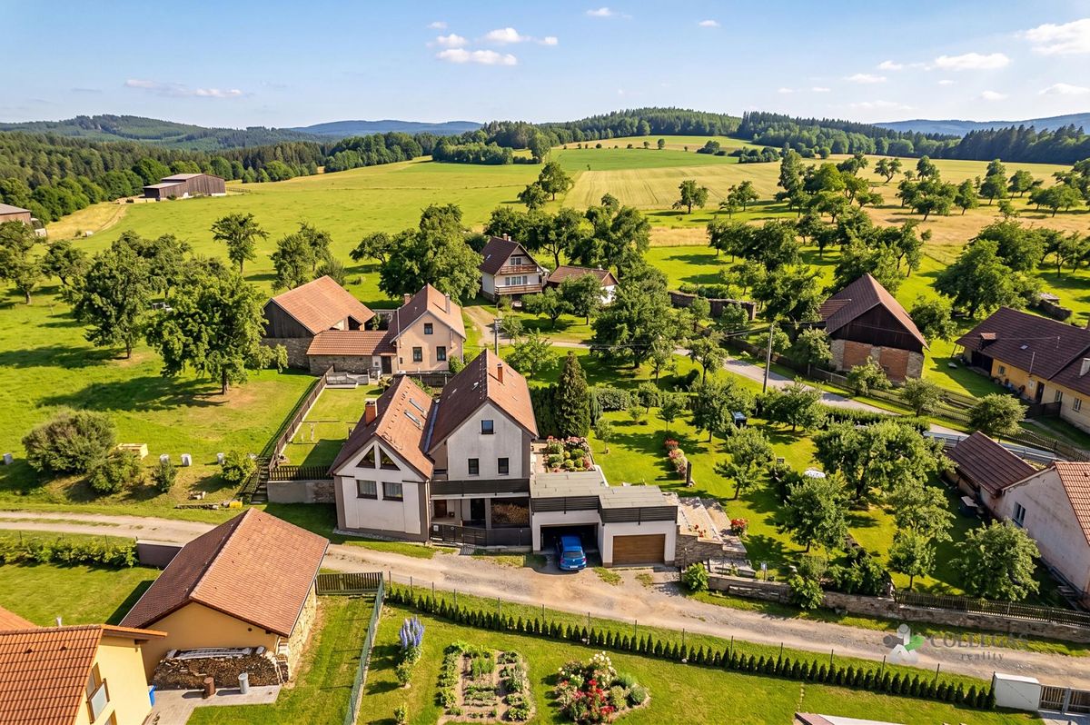 Prodej rodinného domu 258 m², pozemek 740 m² – fotografie 3