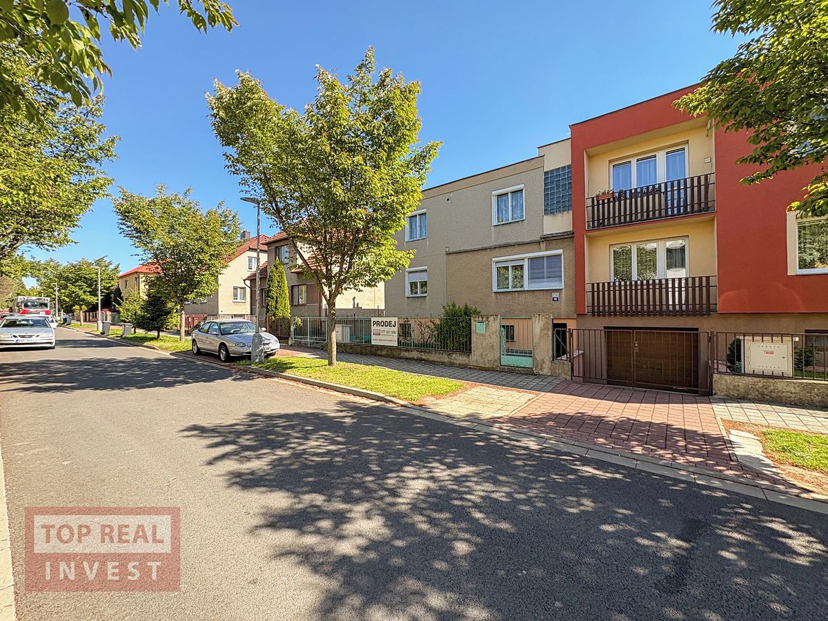 Prodej rodinného domu 225 m², pozemek 443 m² – fotografie 2