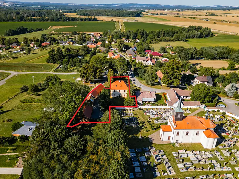 Prodej rodinného domu 465 m², pozemek 2031 m², Roudná – náhled fotky 2