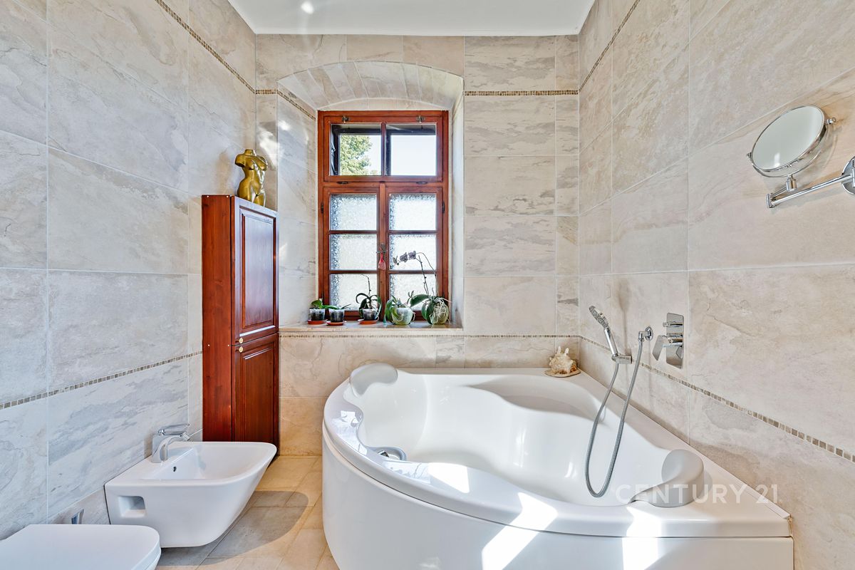 Prodej rodinného domu 465 m², pozemek 2031 m² – fotografie 4