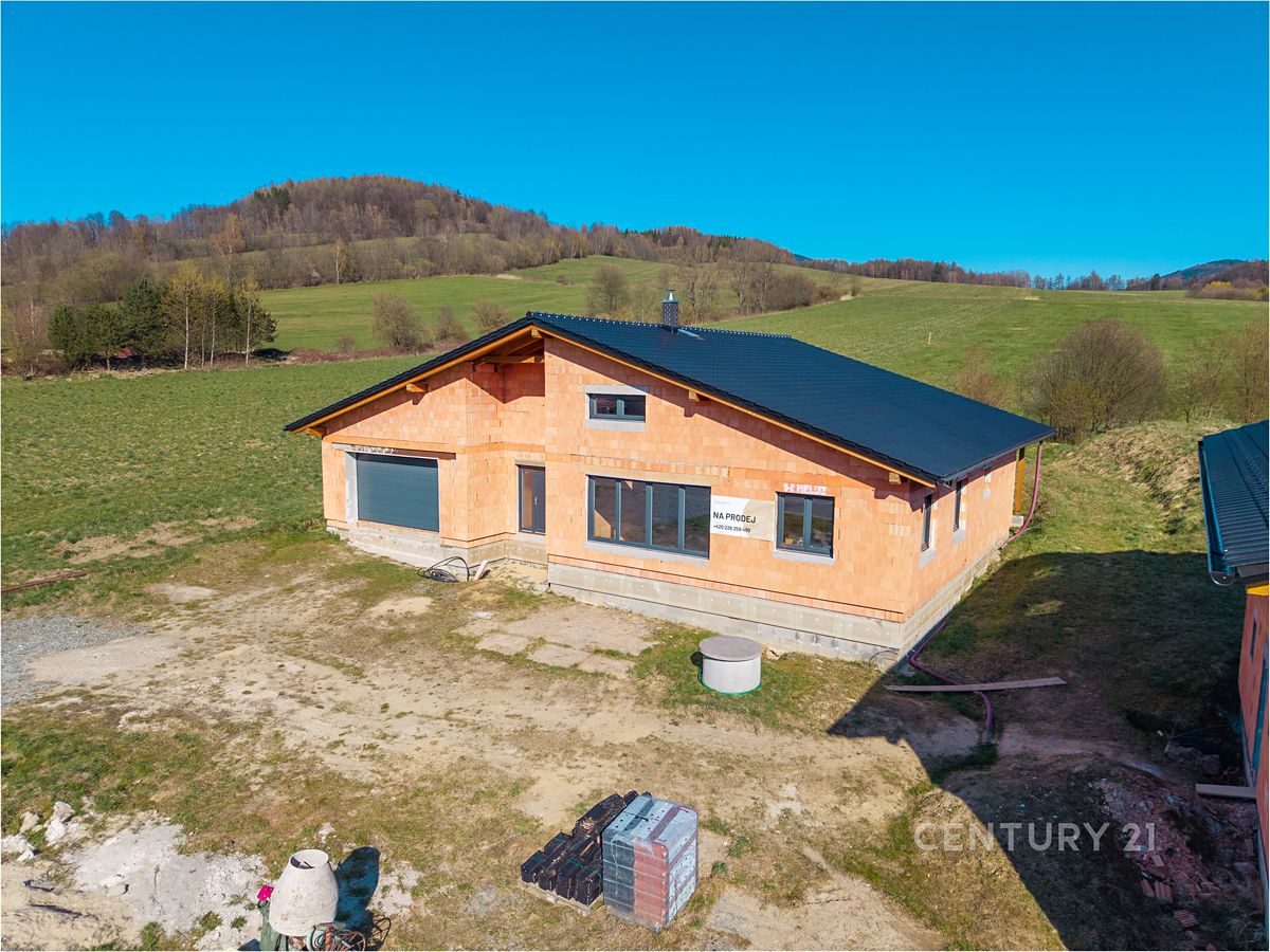 Prodej rodinného domu 225 m², pozemek 1392 m²