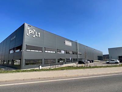 Pronájem skladového prostoru 9827 m²