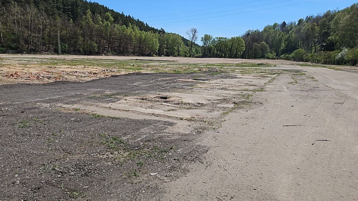 Pronájem komerčního pozemku 1000 m² – fotografie 4