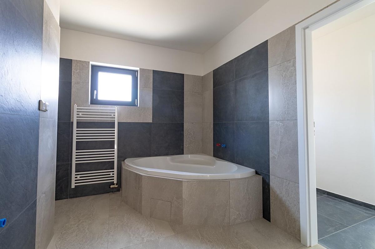 Prodej rodinného domu 132 m², pozemek 921 m² – fotografie 2