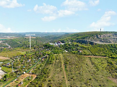 Prodej  pole 1 696 m²