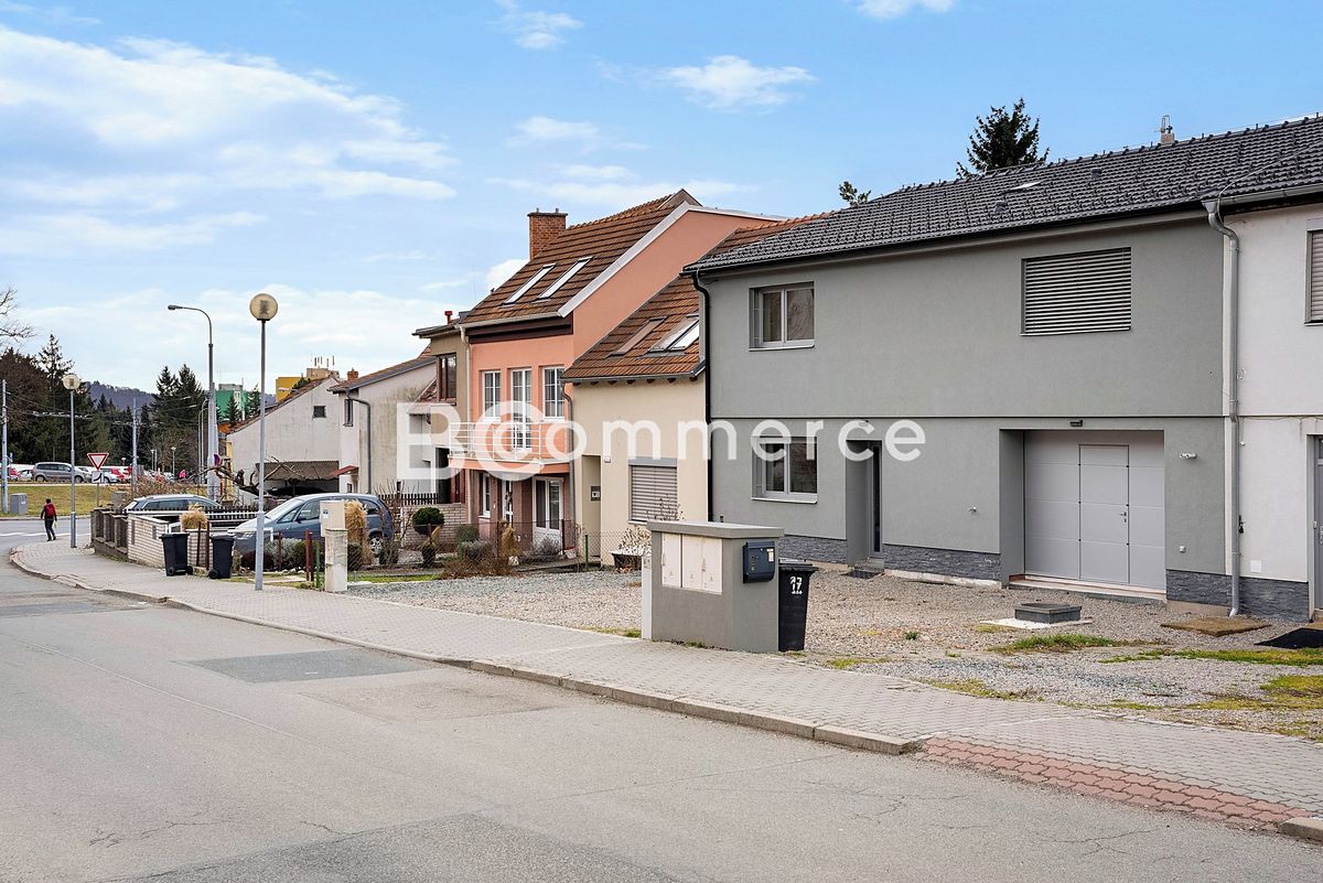 Prodej rodinného domu 240 m², pozemek 205 m² – fotografie 2