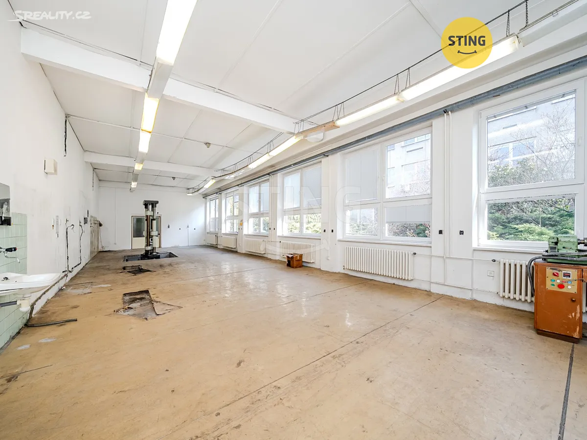 Pronájem komerční nemovitosti 556 m², Paskovská