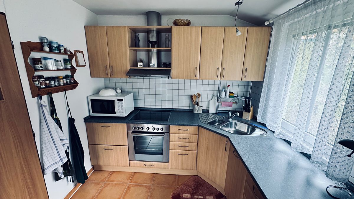 Prodej rodinného domu 200 m², pozemek 1312 m² – fotografie 4