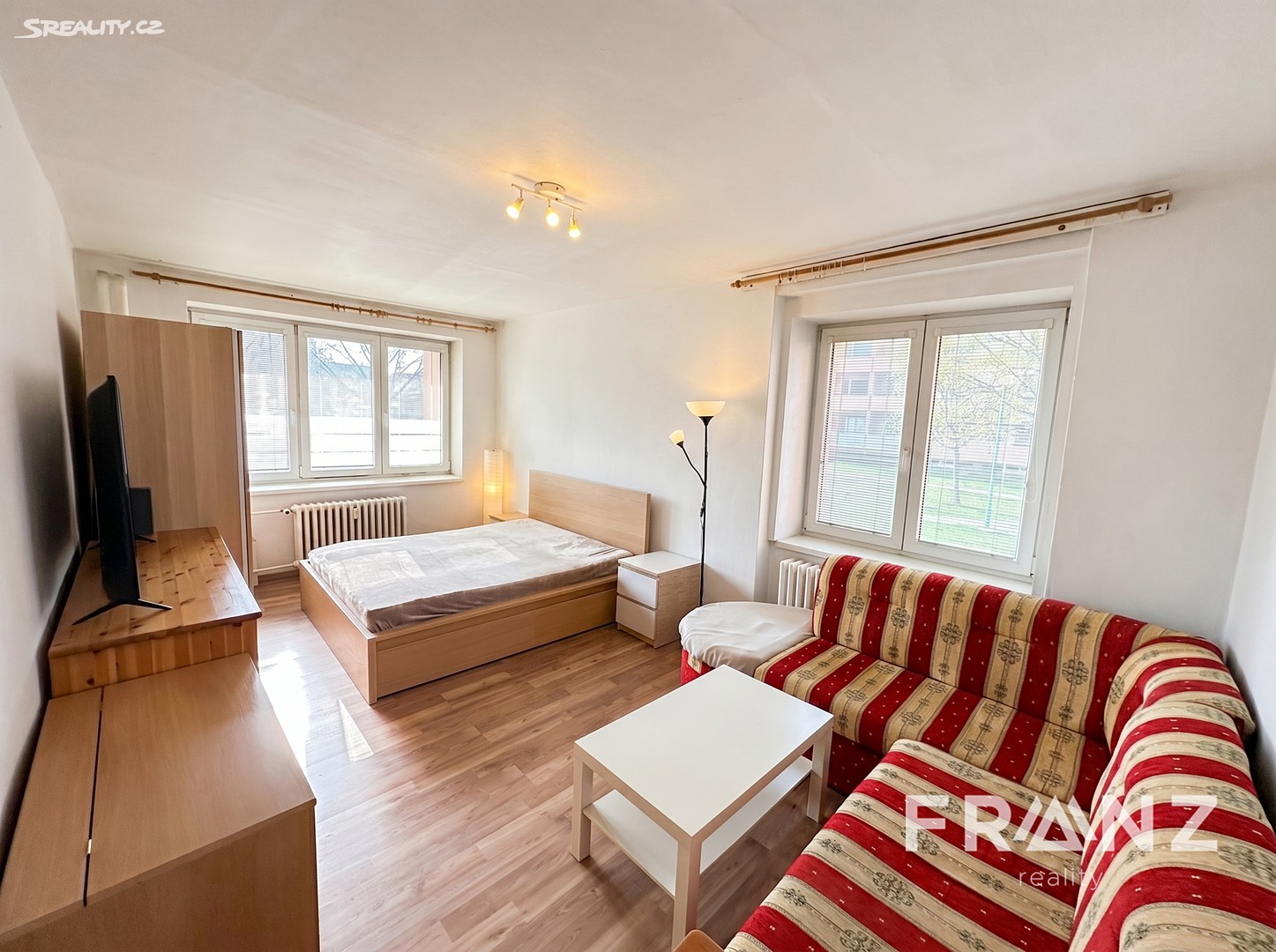 Pronájem bytu 1+1 44 m² – pohled 2