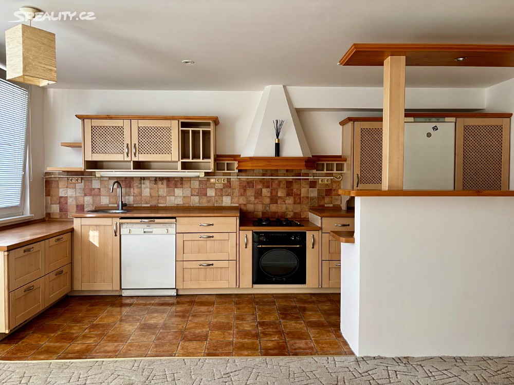 Pronájem bytu 4+kk 87 m² – pohled 3
