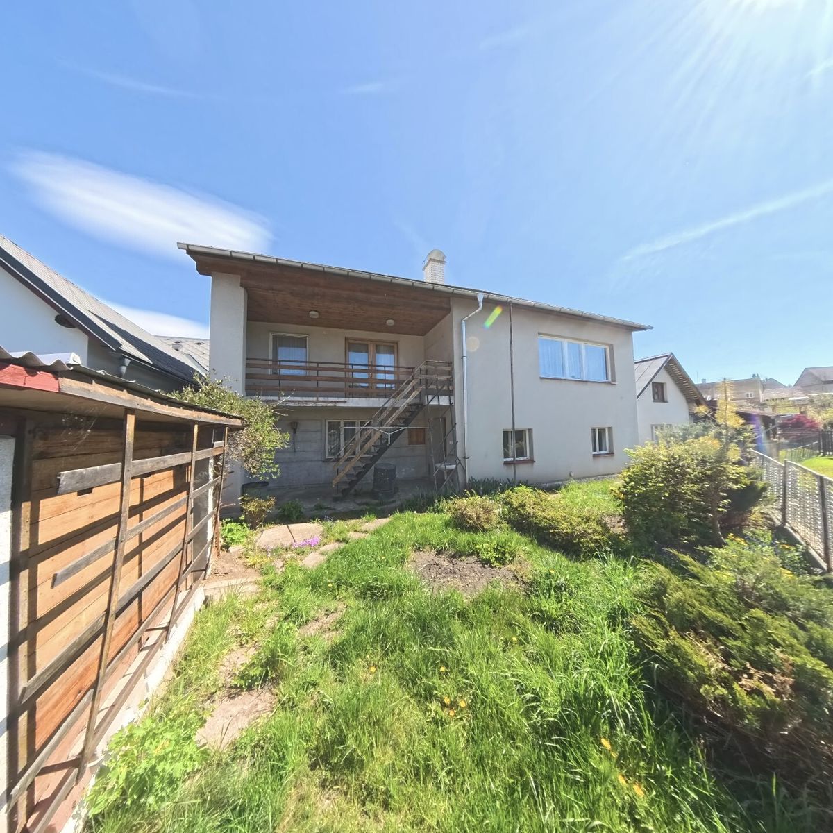 Prodej rodinného domu 215 m², pozemek 360 m² – fotografie 2