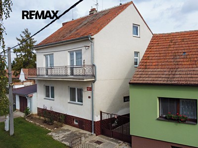 Prodej  vícegeneračního domu 185 m², pozemek 990 m² — photo 2
