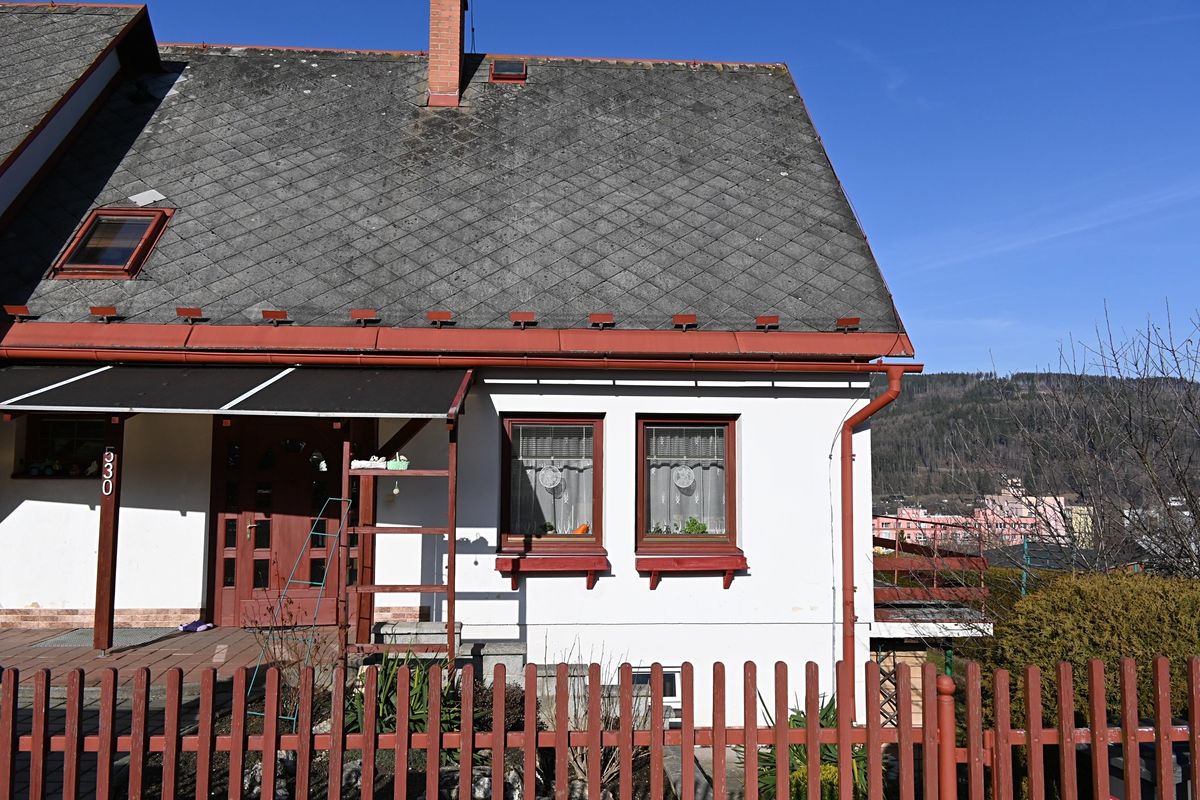 Prodej rodinného domu 194 m², pozemek 1508 m² – fotografie 3