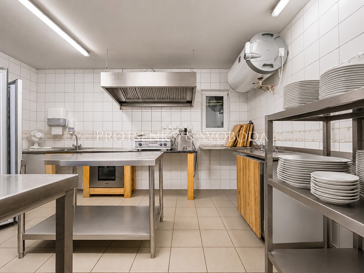 Комерційне приміщення на продаж, 650 м² (55 з 59)