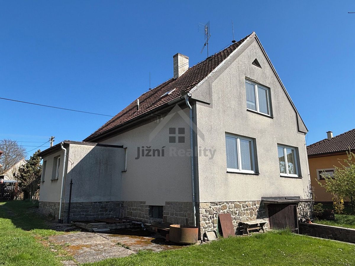 Prodej rodinného domu 180 m², pozemek 1010 m² – fotografie 2