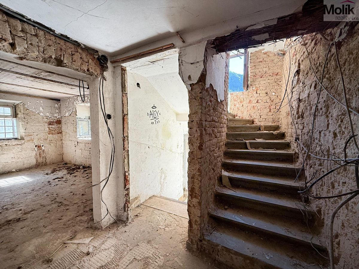 Prodej rodinného domu 234 m², pozemek 326 m² – fotografie 5