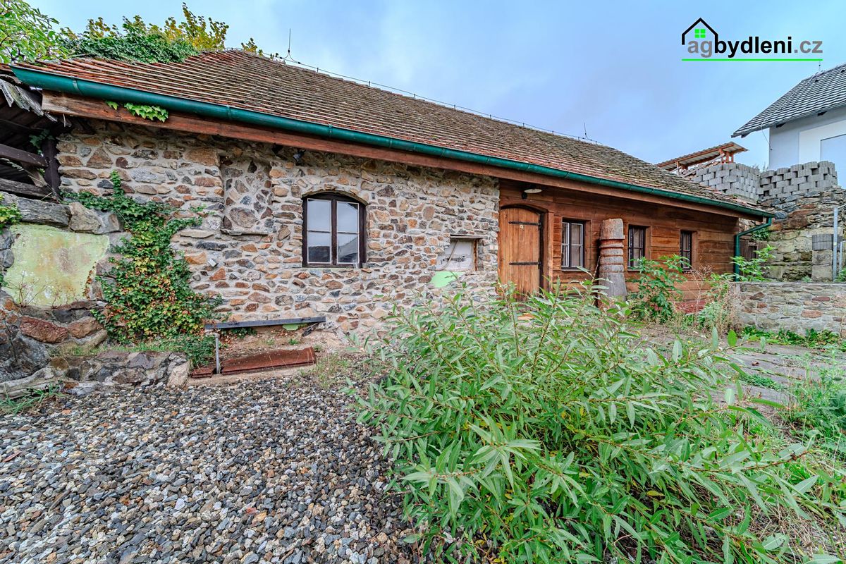 Prodej vícegeneračního domu 305 m², pozemek 883 m² – fotografie 2