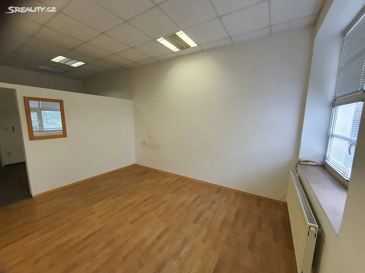 Pronájem kanceláře 24 m² – pohled 2