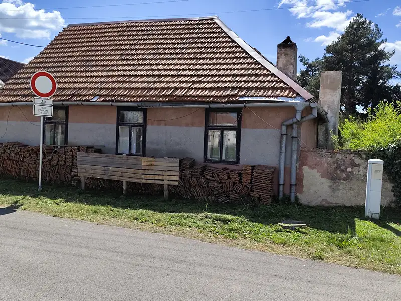 Prodej rodinného domu 100 m², pozemek 1068 m², Stálky – náhled fotky 2
