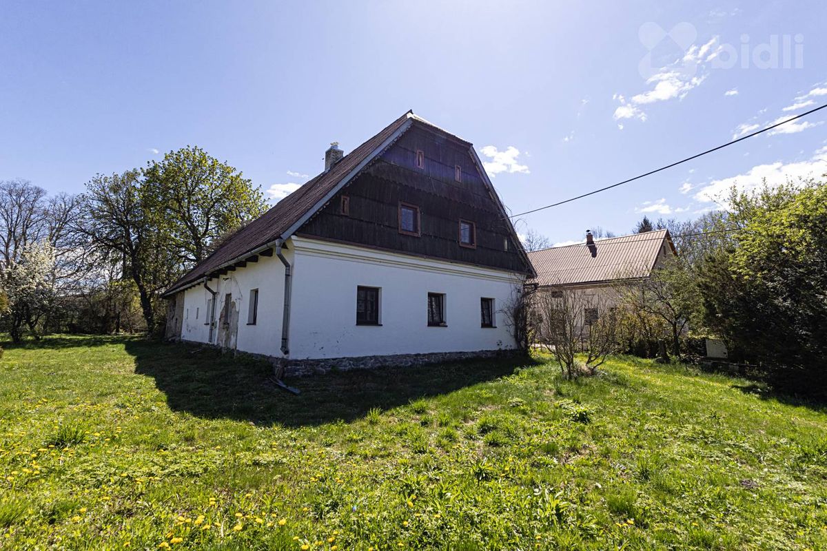 Prodej rodinného domu 250 m², pozemek 3057 m²