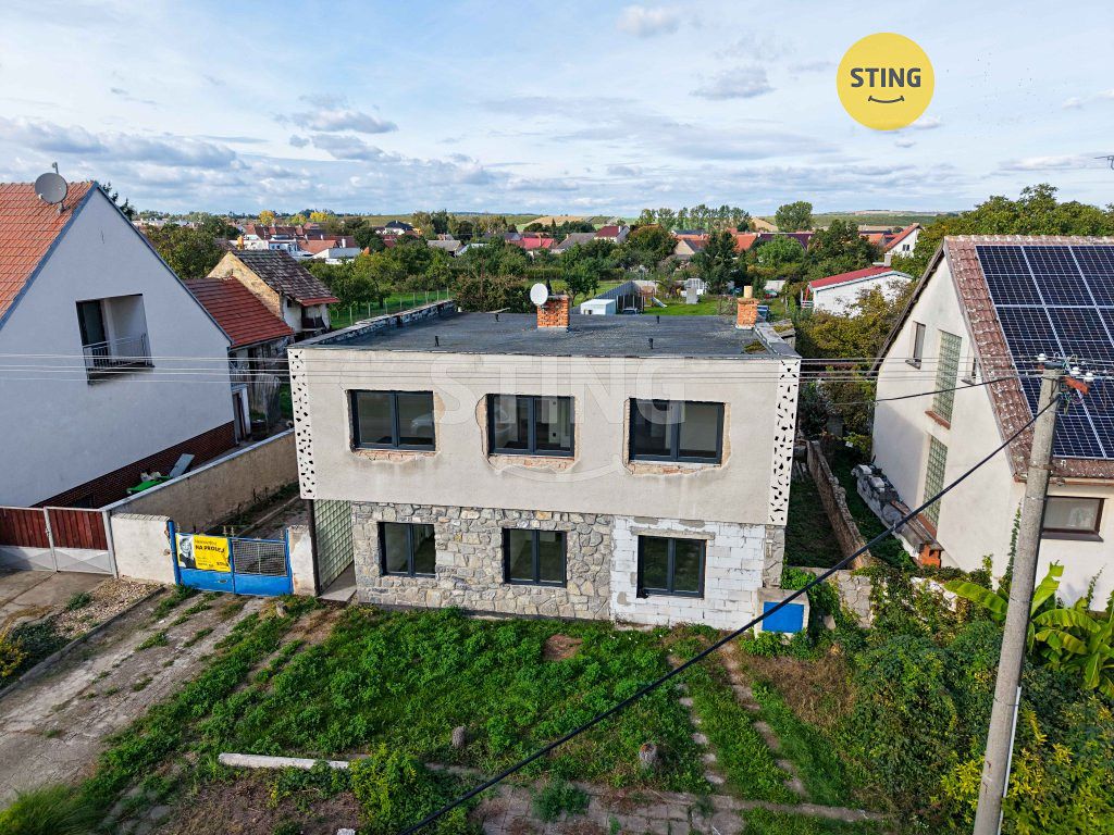 Prodej rodinného domu 270 m², pozemek 615 m², Strachotín – fotka 1 z 3