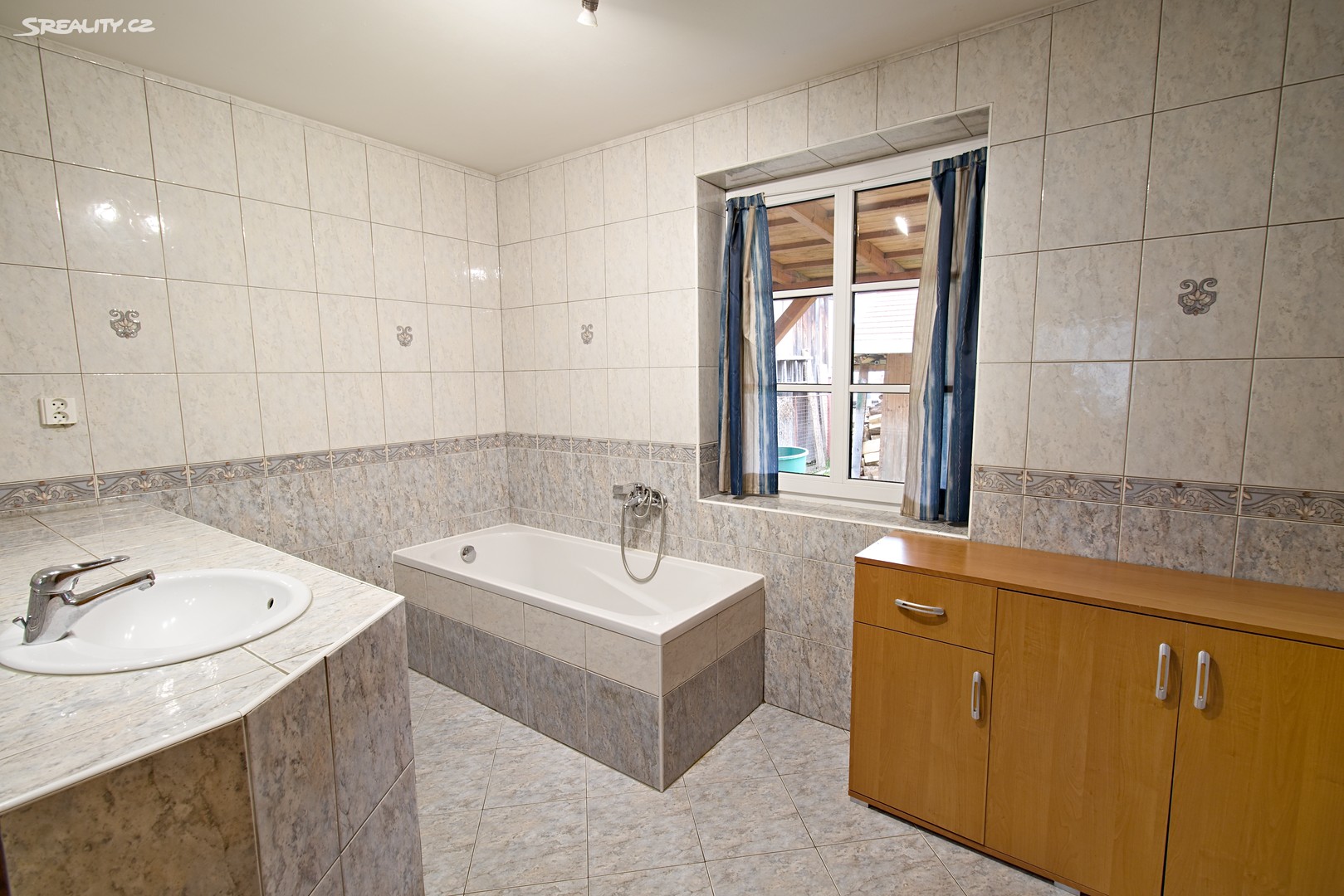 Prodej  rodinného domu 238 m², pozemek 418 m² – další