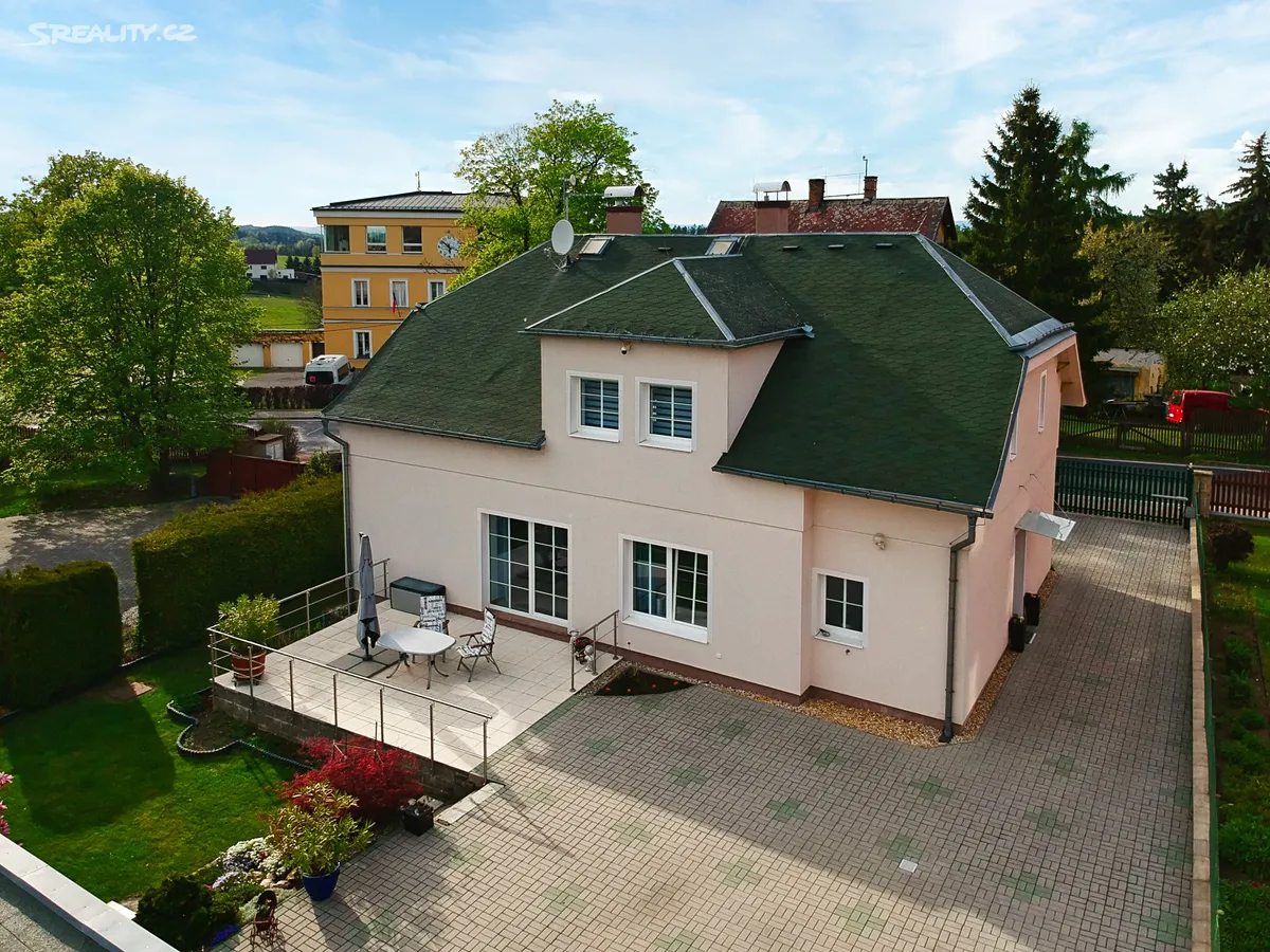 Prodej rodinného domu 194 m², pozemek 1364 m² – pohled 3