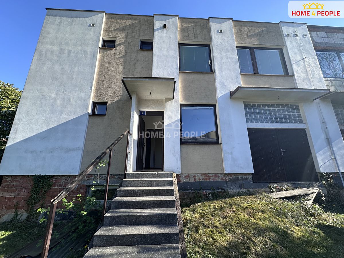 Prodej rodinného domu 273 m², pozemek 682 m² – fotografie 3