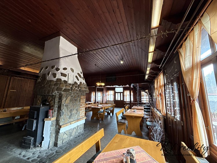 Prodej komerčního prostoru, 1 416 m² (9 z 28)