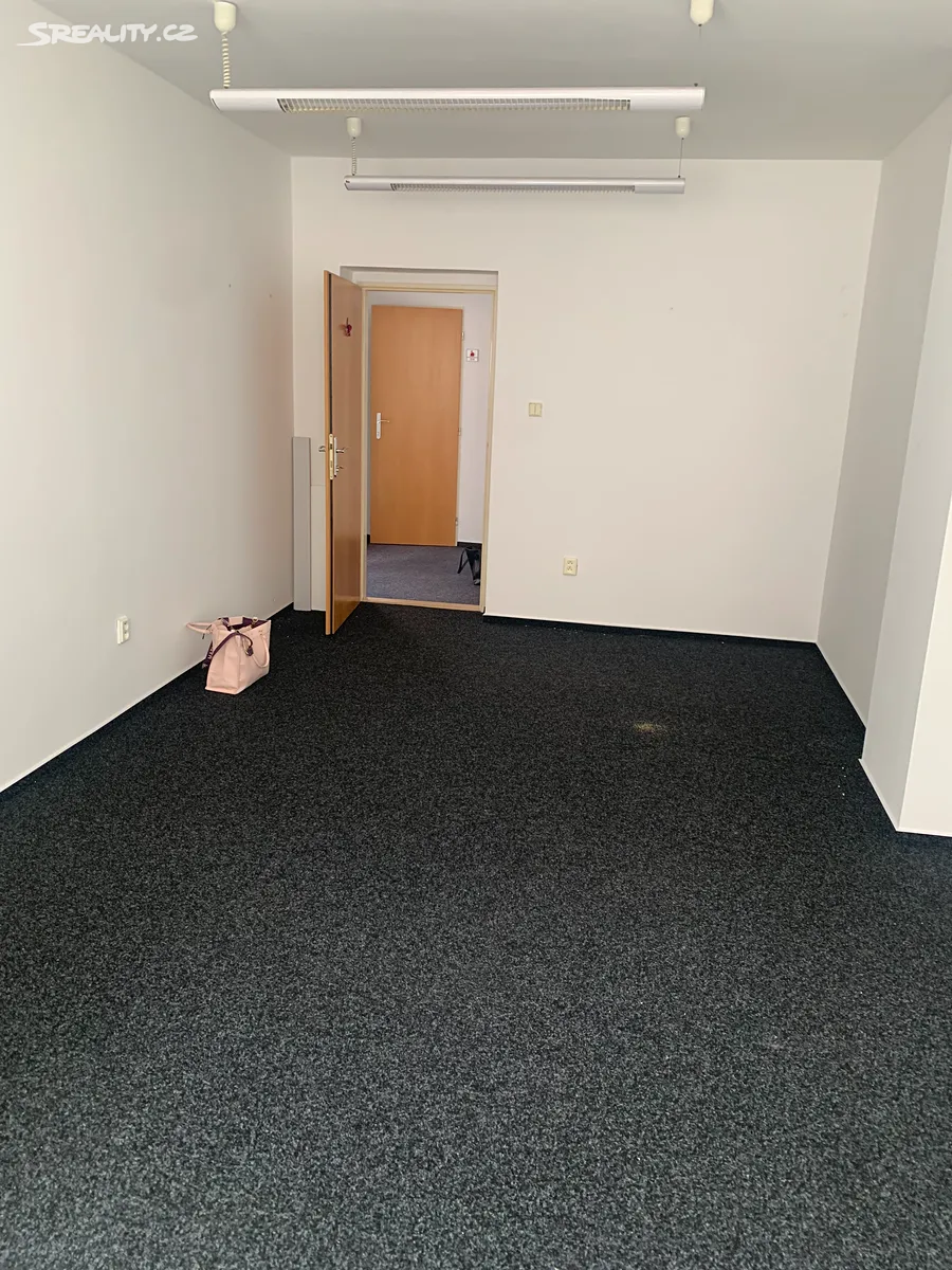 Pronájem kanceláře 21 m² – pohled 3